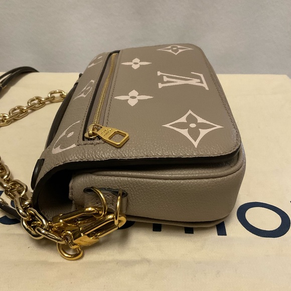 Louis Vuitton Pochette Métis East West - Picture 6 of 15